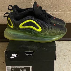 Nike Air Max 720 Youth Size 7